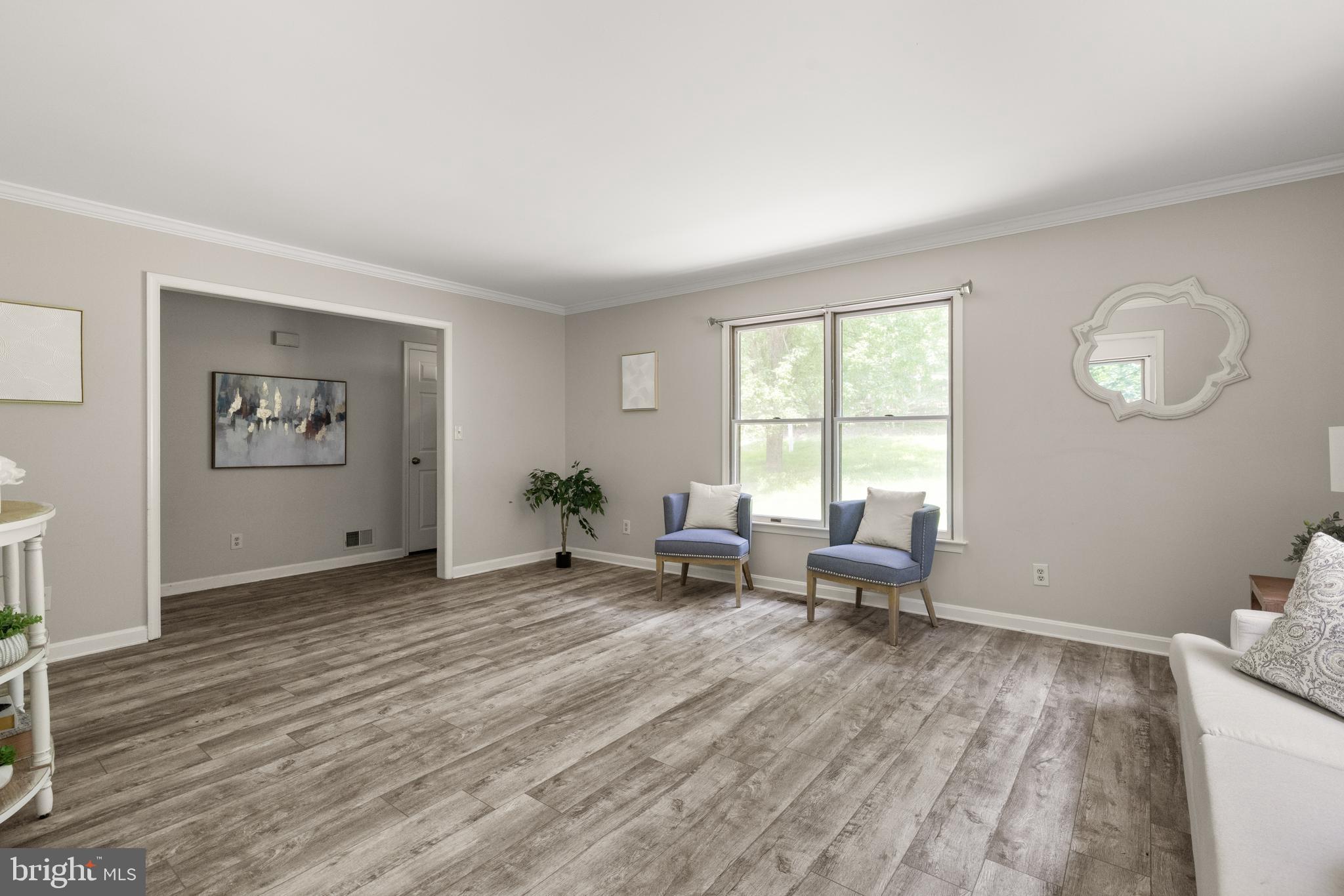 525 MAIN DRAG WAY
