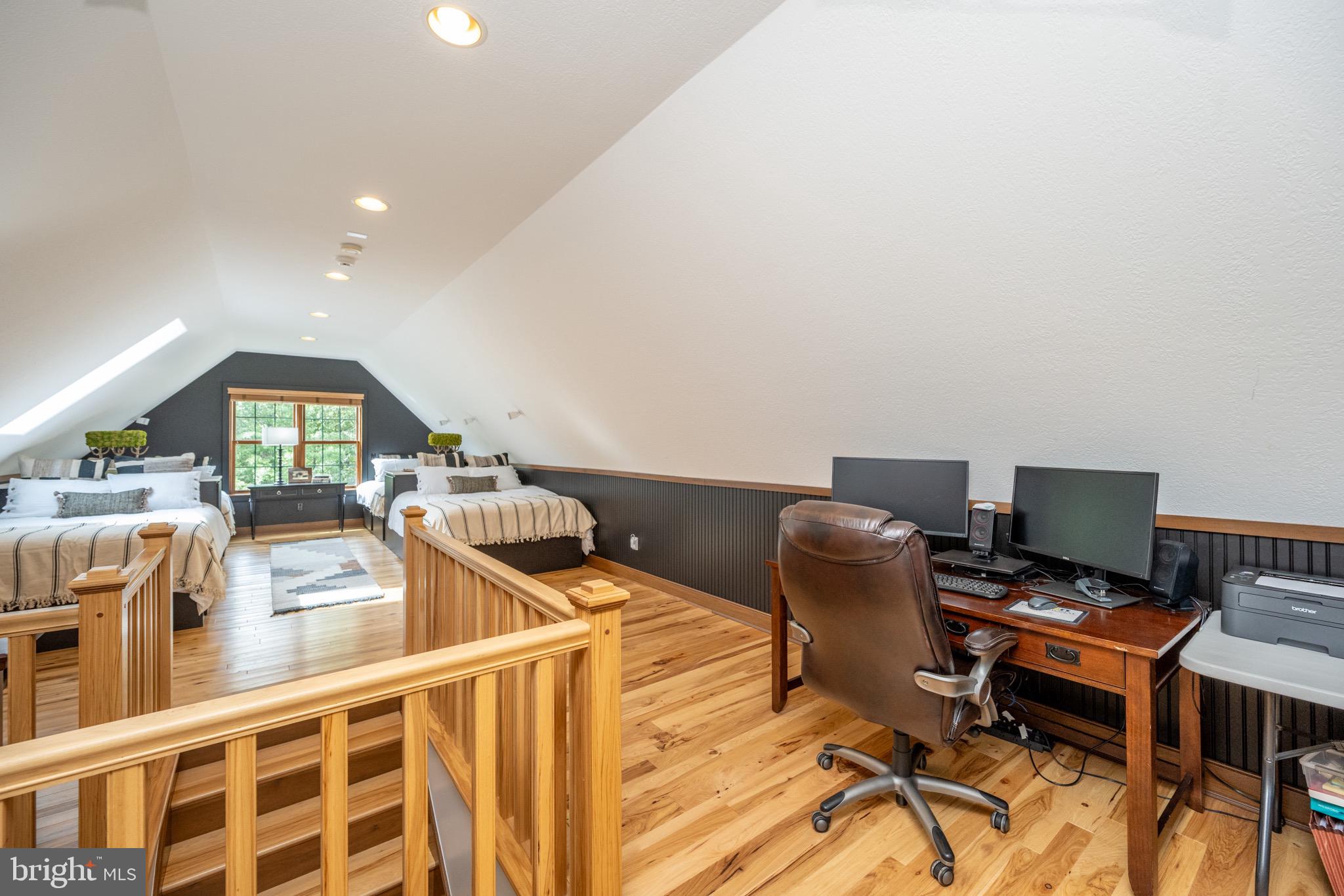 SOUTH WOODS - Residential