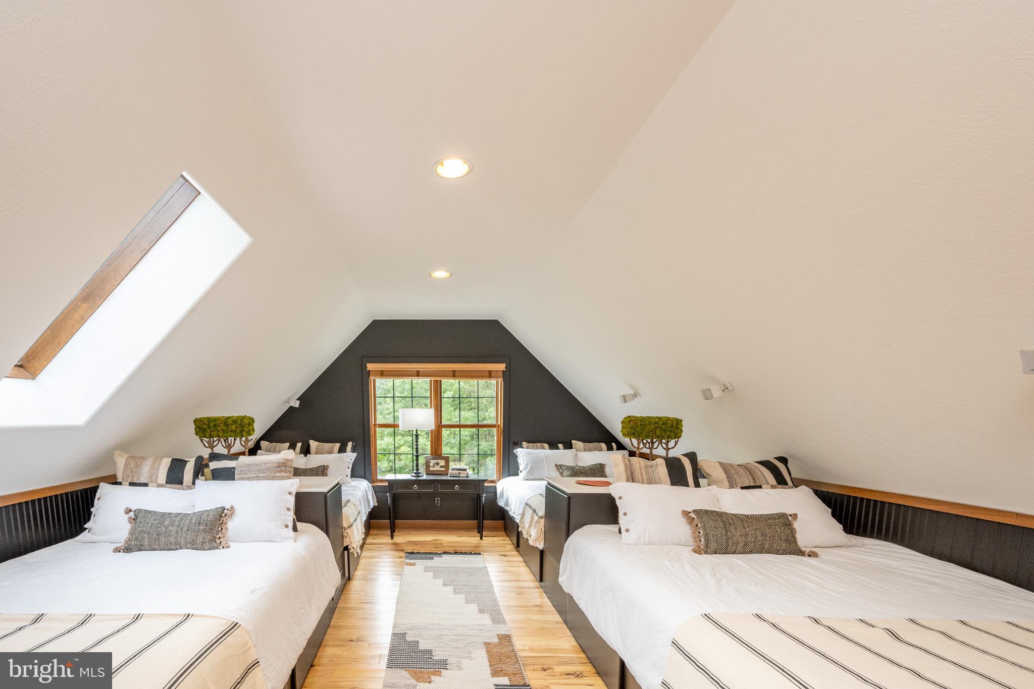 SOUTH WOODS - Residential