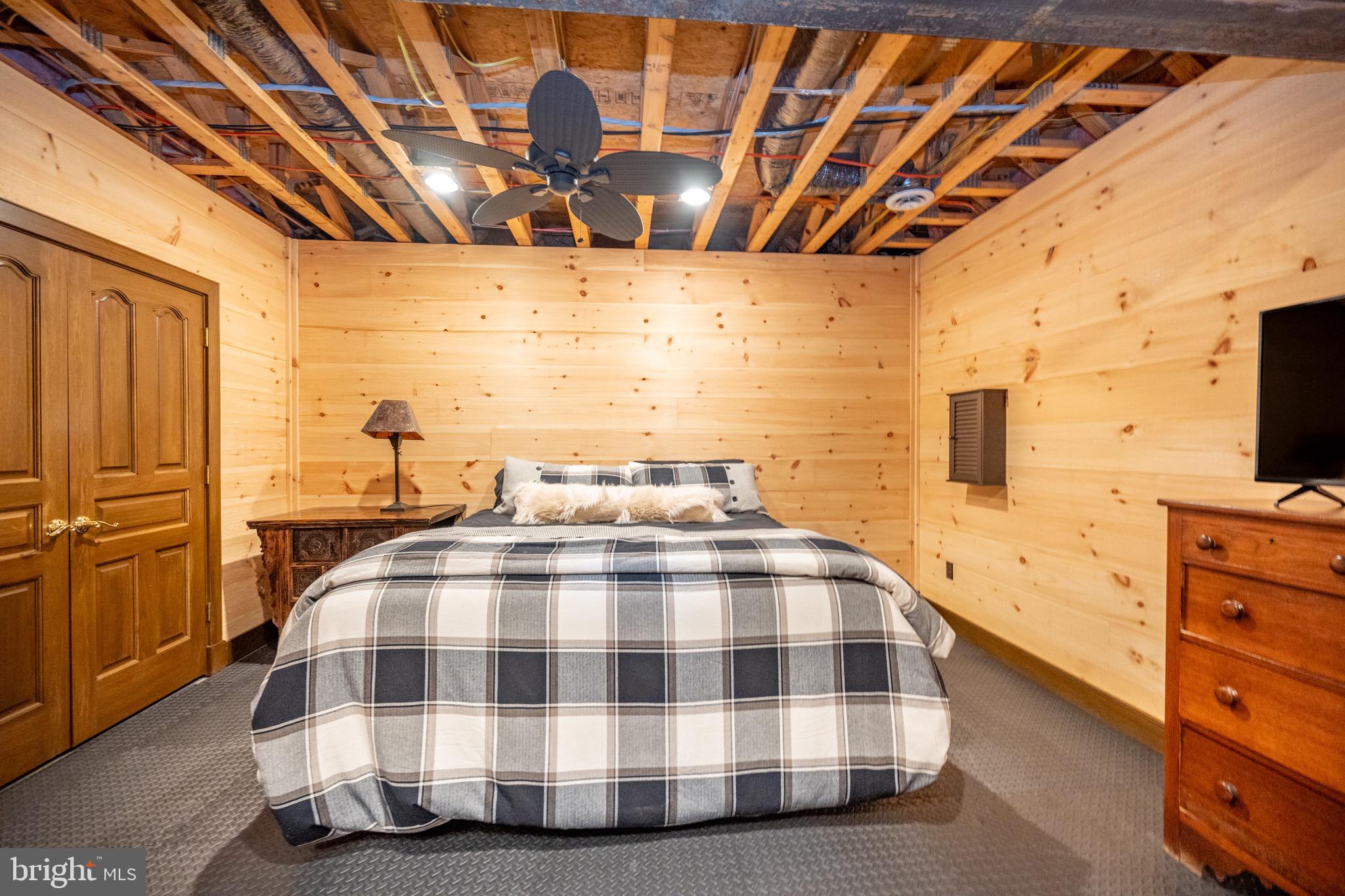 SOUTH WOODS - Residential