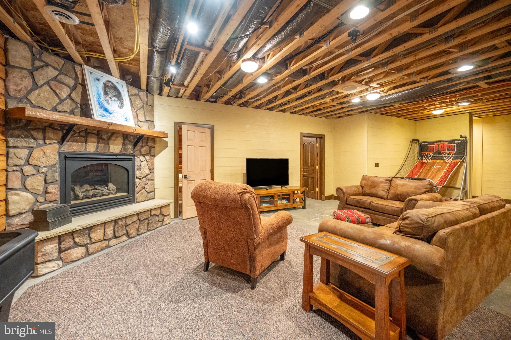 SOUTH WOODS - Residential