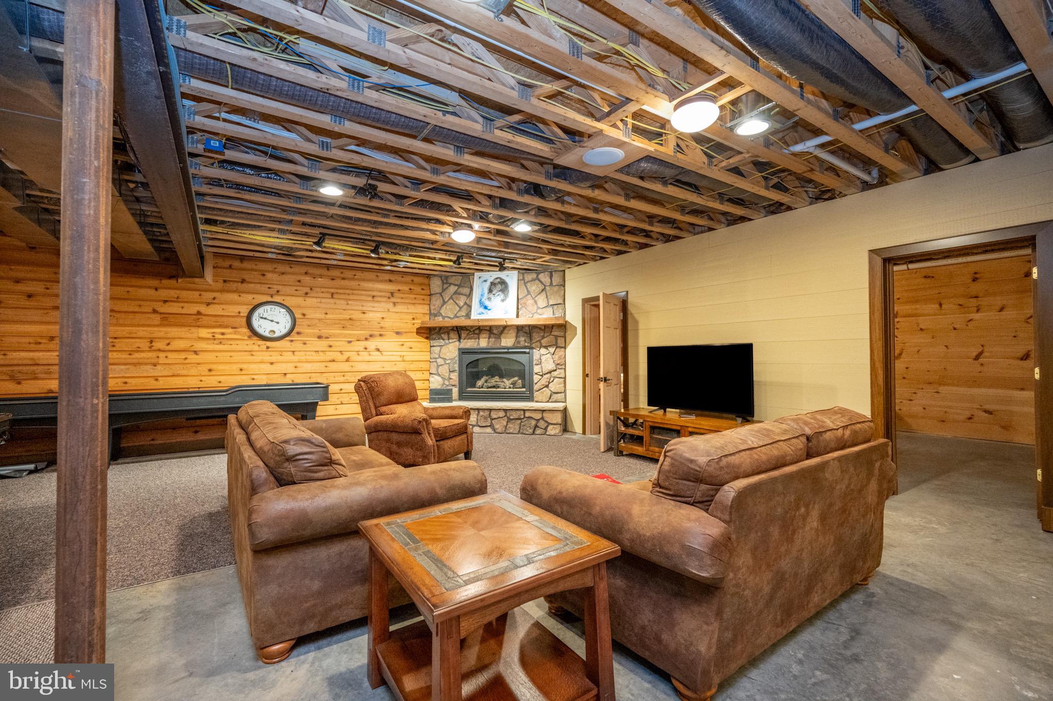 SOUTH WOODS - Residential