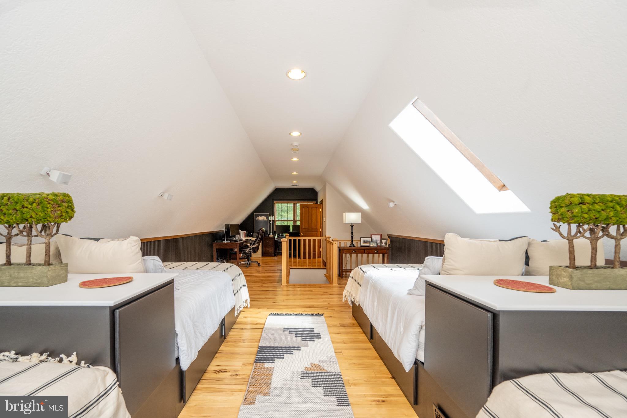 SOUTH WOODS - Residential