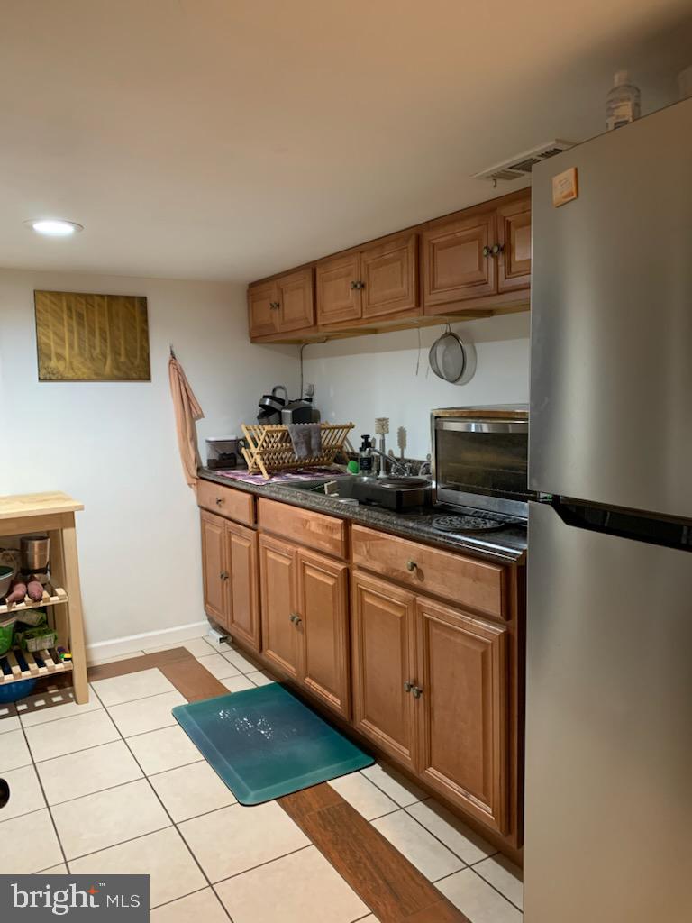 WOODSIDE PARK - Residential Lease