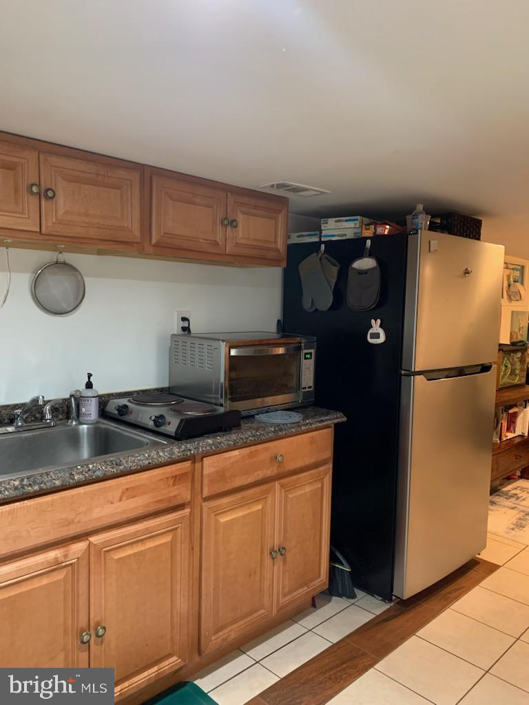 WOODSIDE PARK - Residential Lease