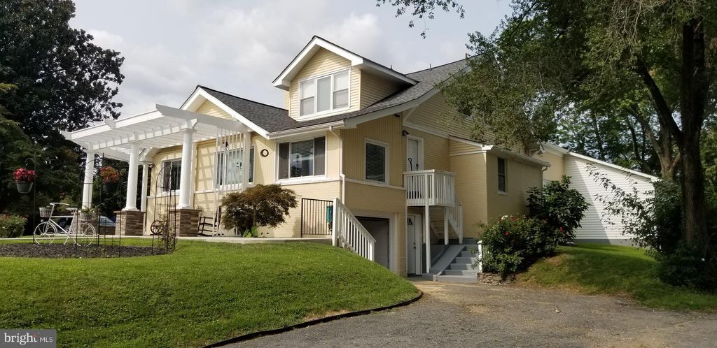 Photo of 9000 Colesville Road, SILVER SPRING, MD 20910 (MLS # MDMC2205286)