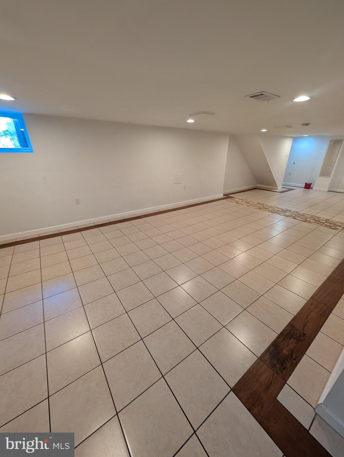 WOODSIDE PARK - Residential Lease