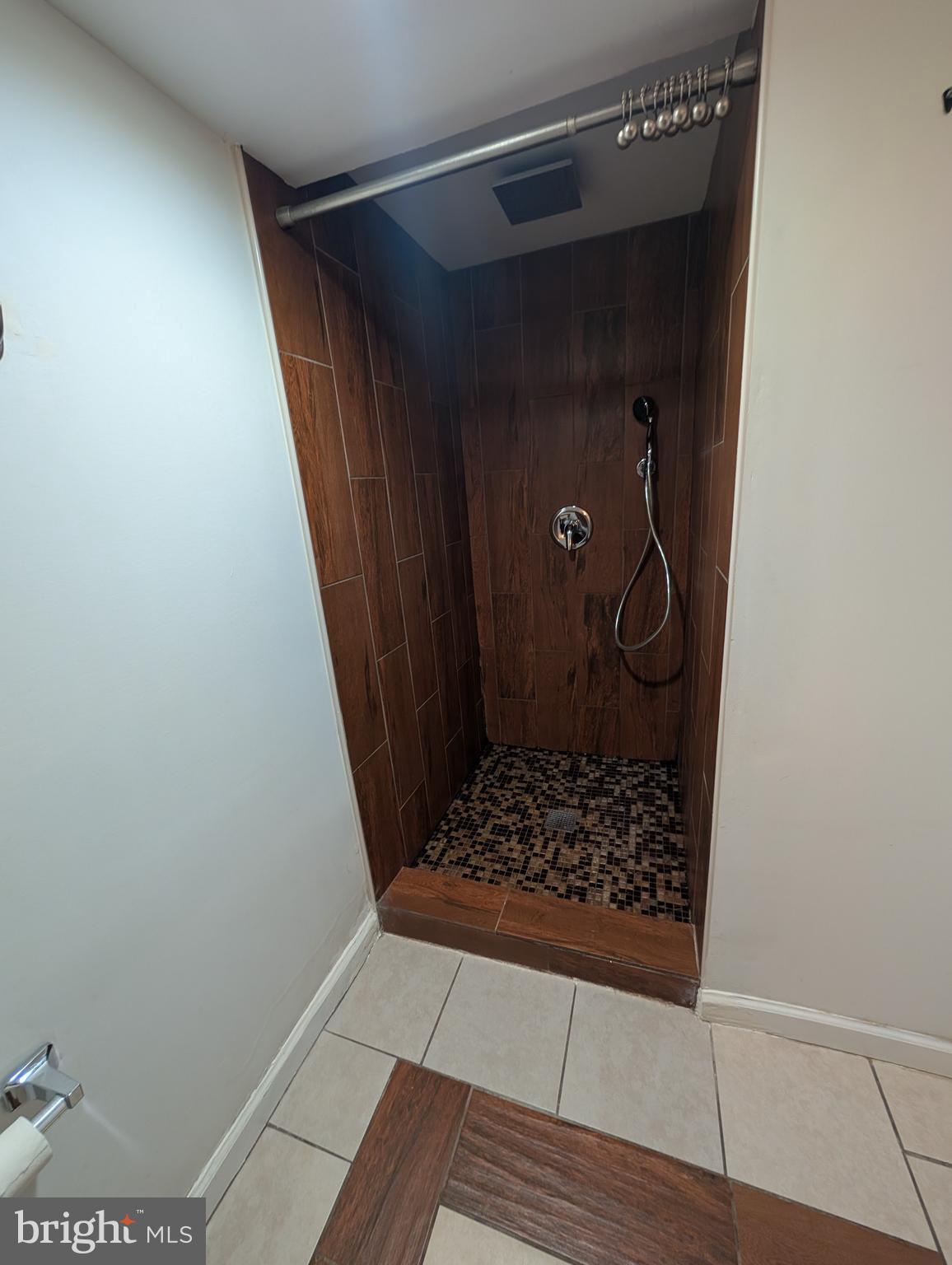 WOODSIDE PARK - Residential Lease