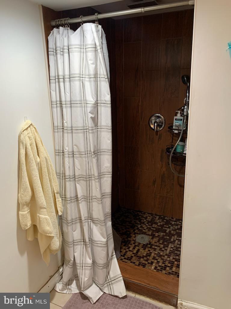 WOODSIDE PARK - Residential Lease