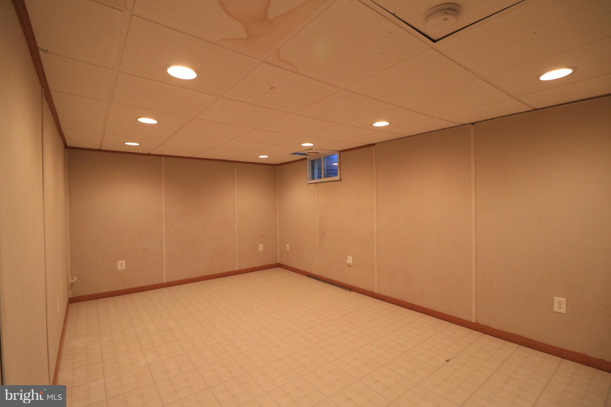 NEWPORT ESTATES - Residential Lease