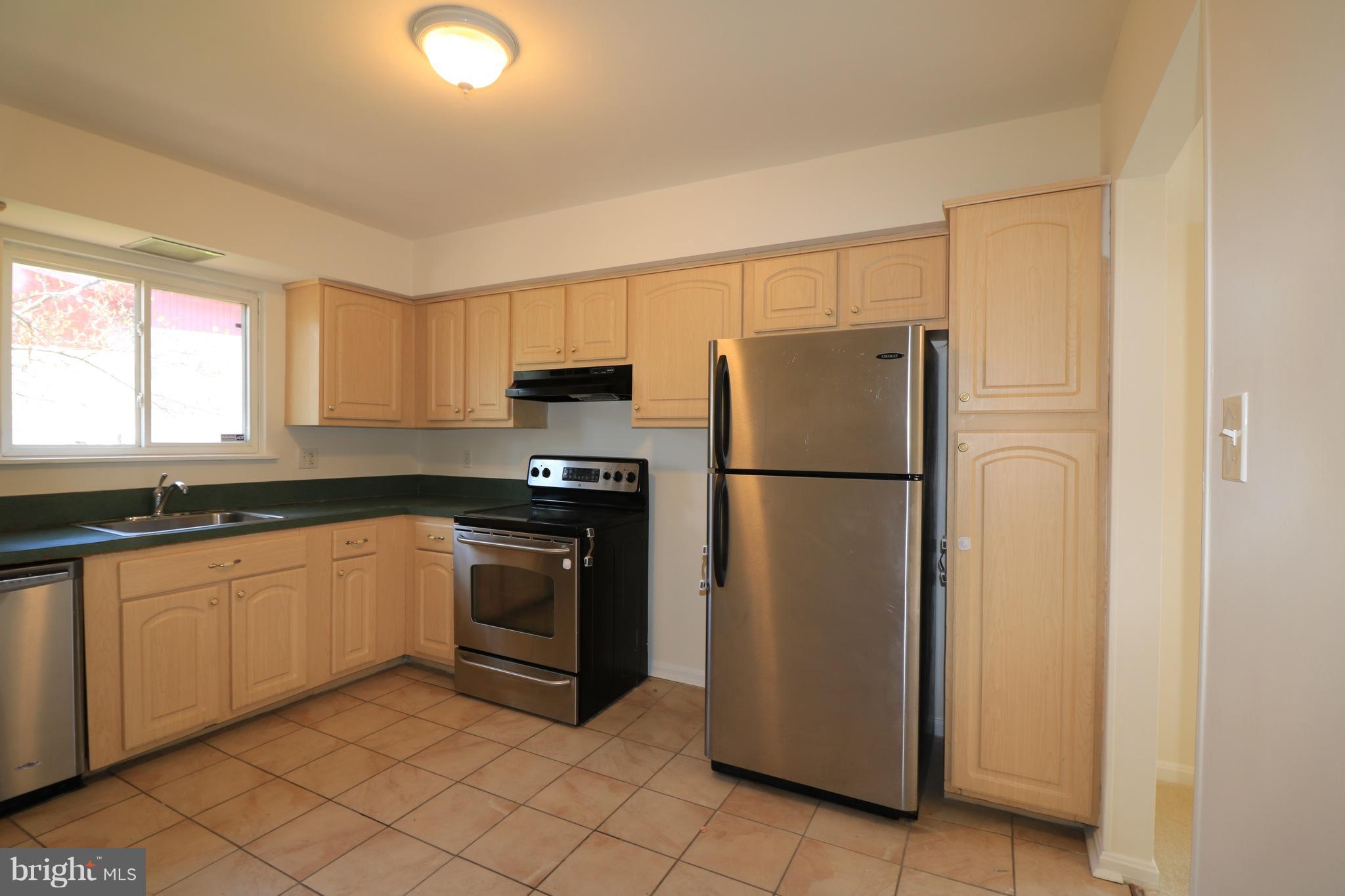 NEWPORT ESTATES - Residential Lease