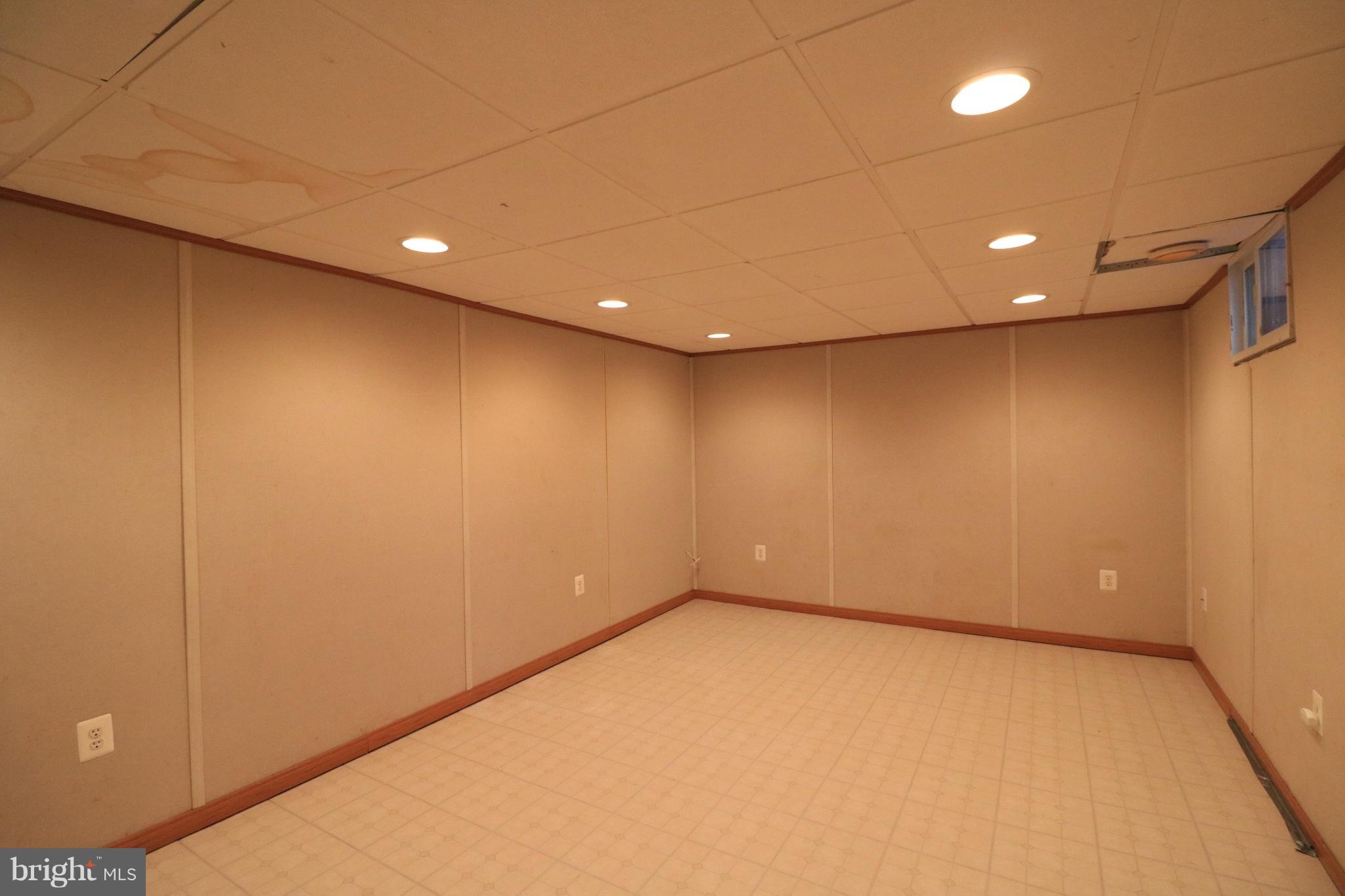 NEWPORT ESTATES - Residential Lease