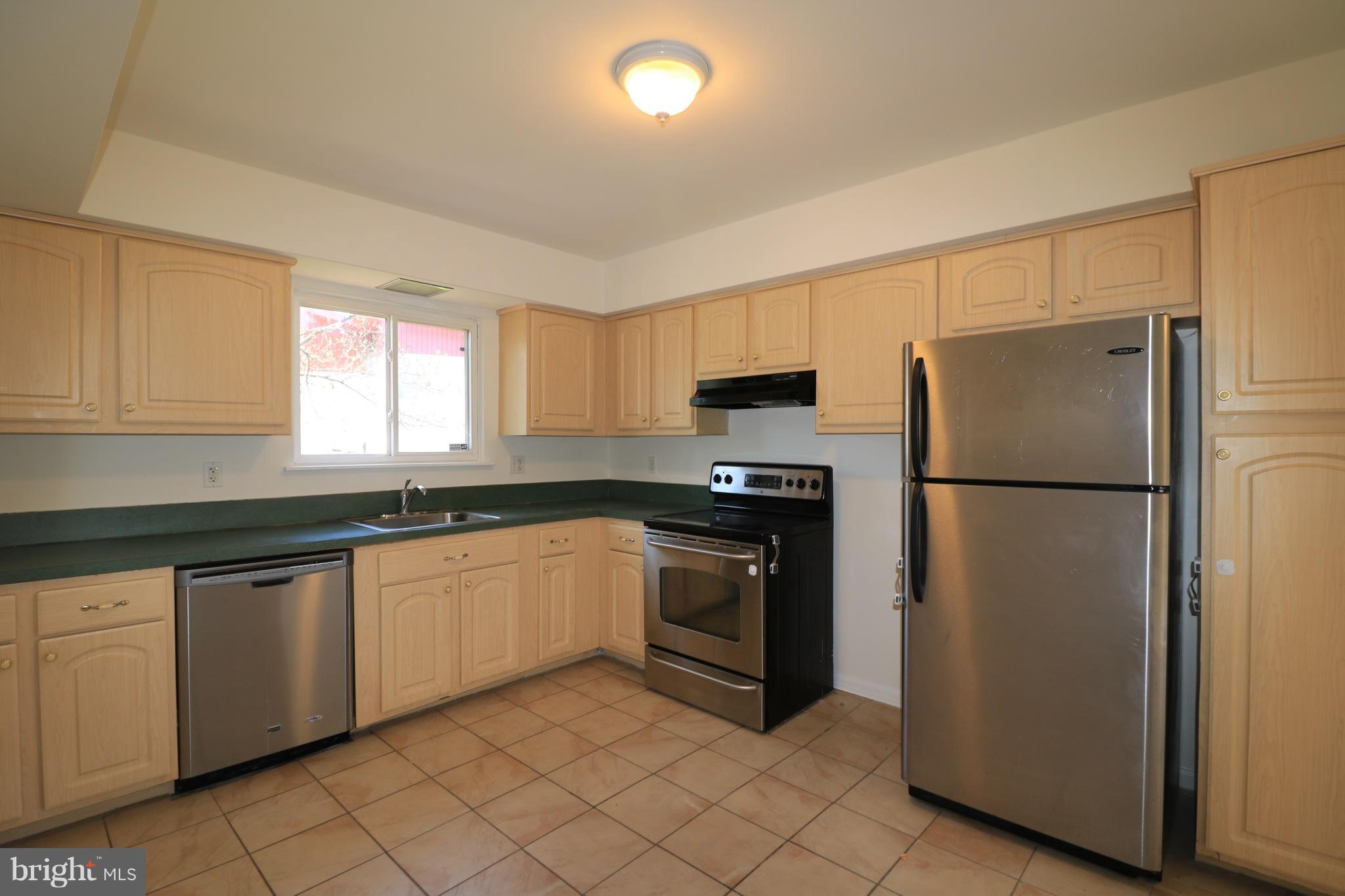 NEWPORT ESTATES - Residential Lease