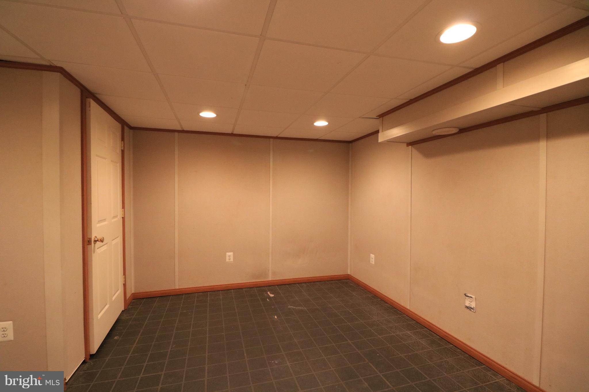 NEWPORT ESTATES - Residential Lease