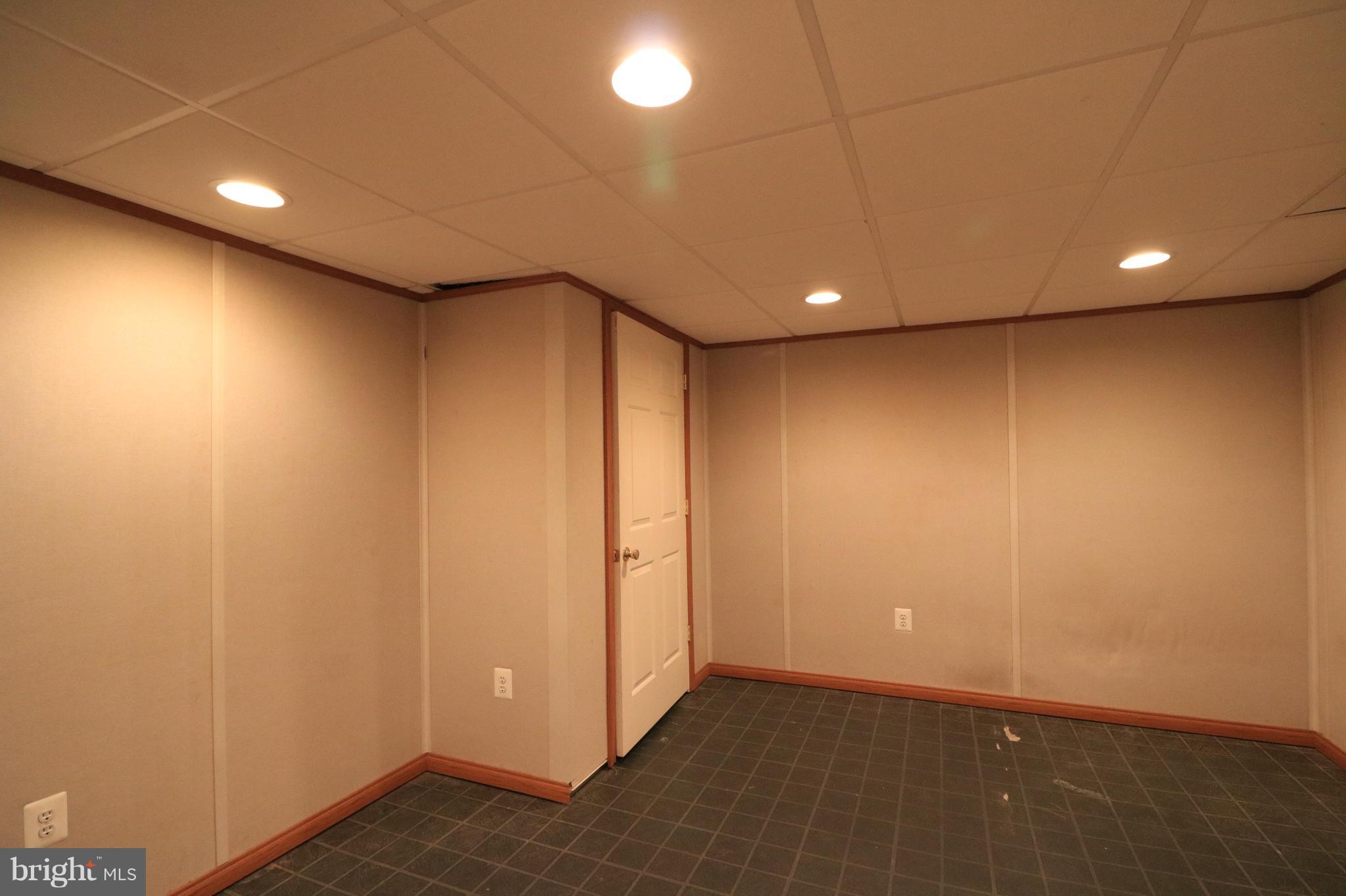 NEWPORT ESTATES - Residential Lease