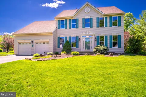 9 Milburne Lane, Robbinsville, NJ MLS: NJME2058836