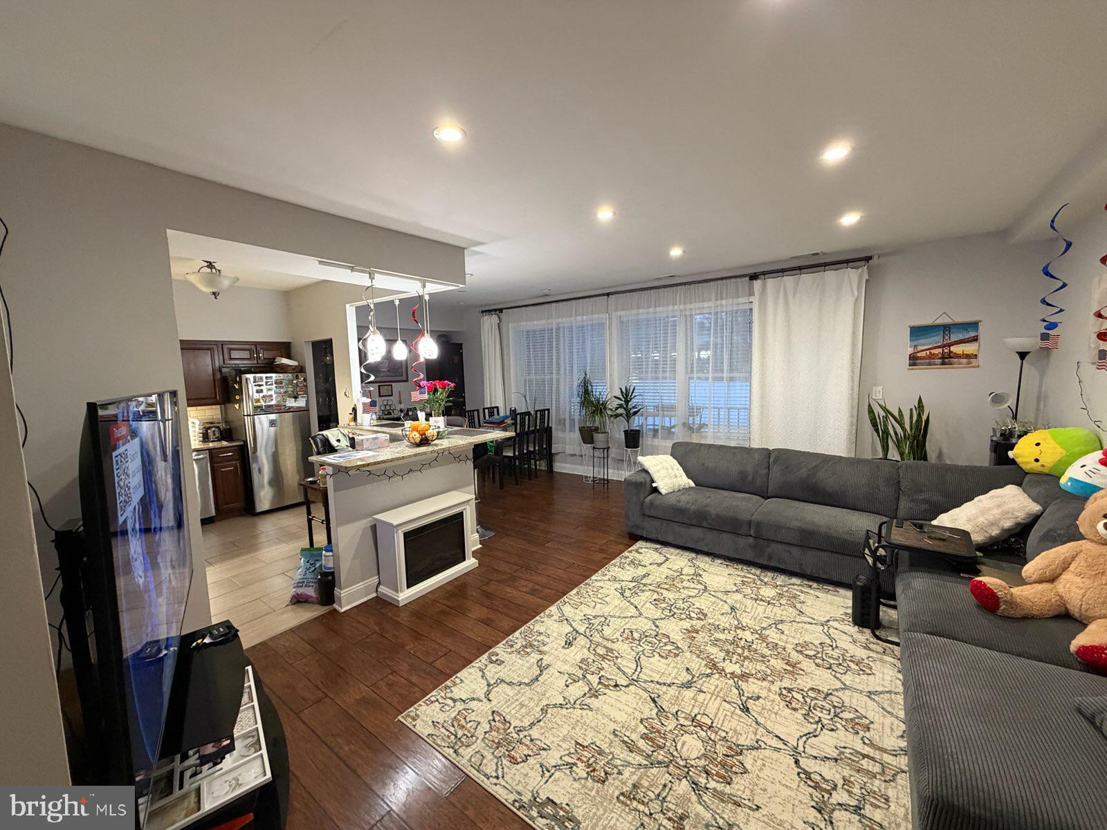 301 BYBERRY ROAD 00 F4