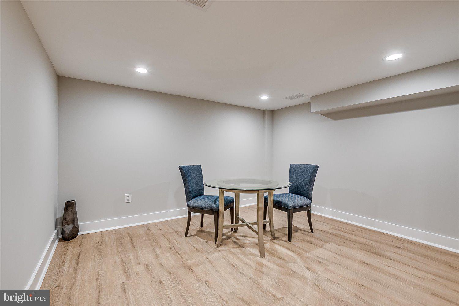 RIVERSIDE - Residential