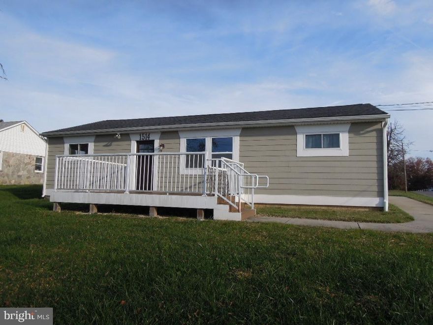 Great Commercial Rental on Liberty Road. Driveway on Long Meadow.  Lots of Parking! Excellent Condition.
Handicap Accessilble. Great Doctors, Office, etc. 1125 Square feet.  Lots of Storage in the Lower Level. 
Available Immediately.  Rental Application online- 55.00 Application Fee.