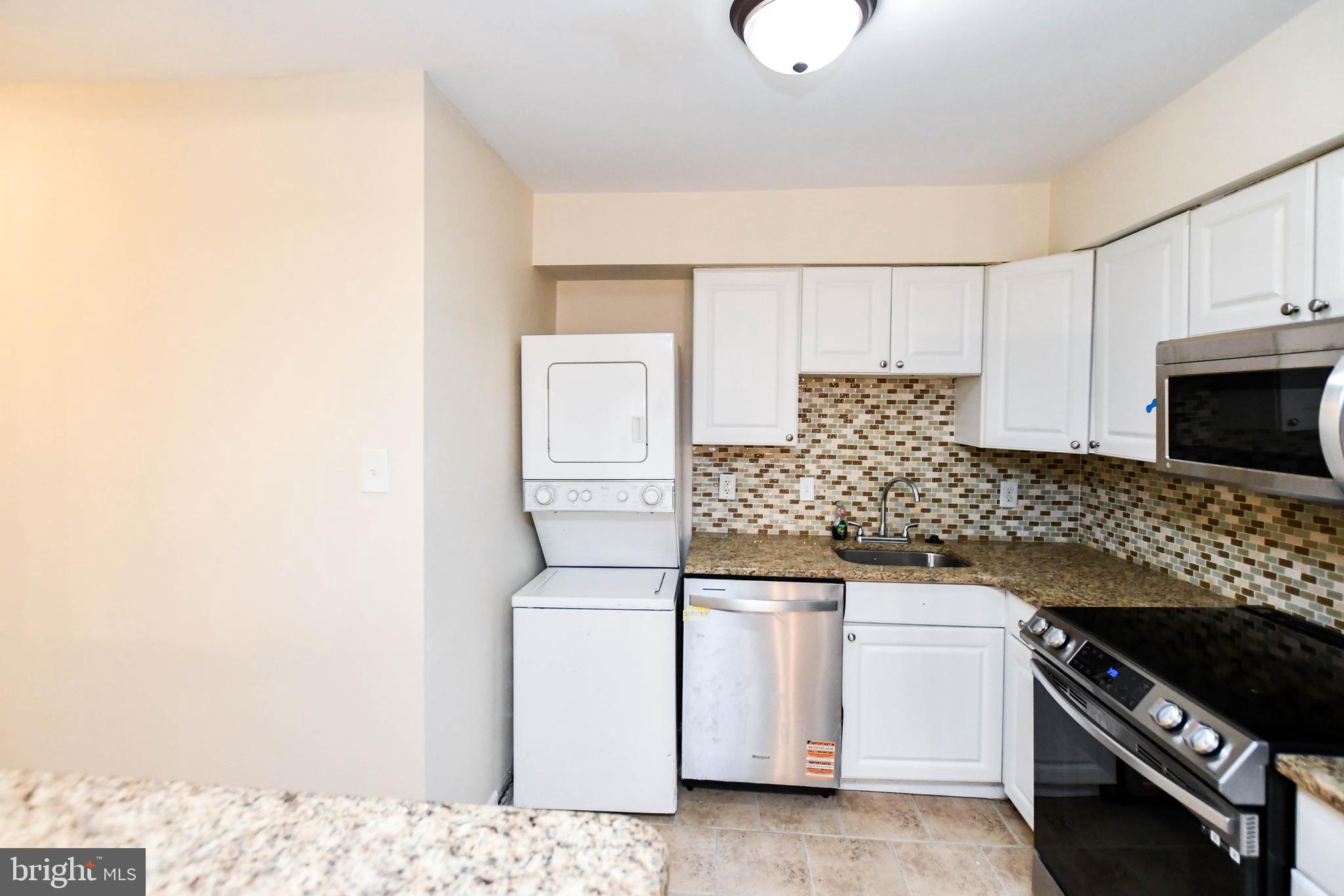 APPLEWALK CONDO - Residential Lease
