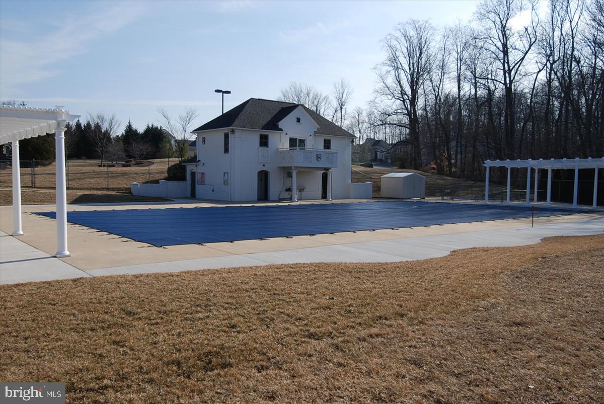 WINDSOR KNOLLS - Residential