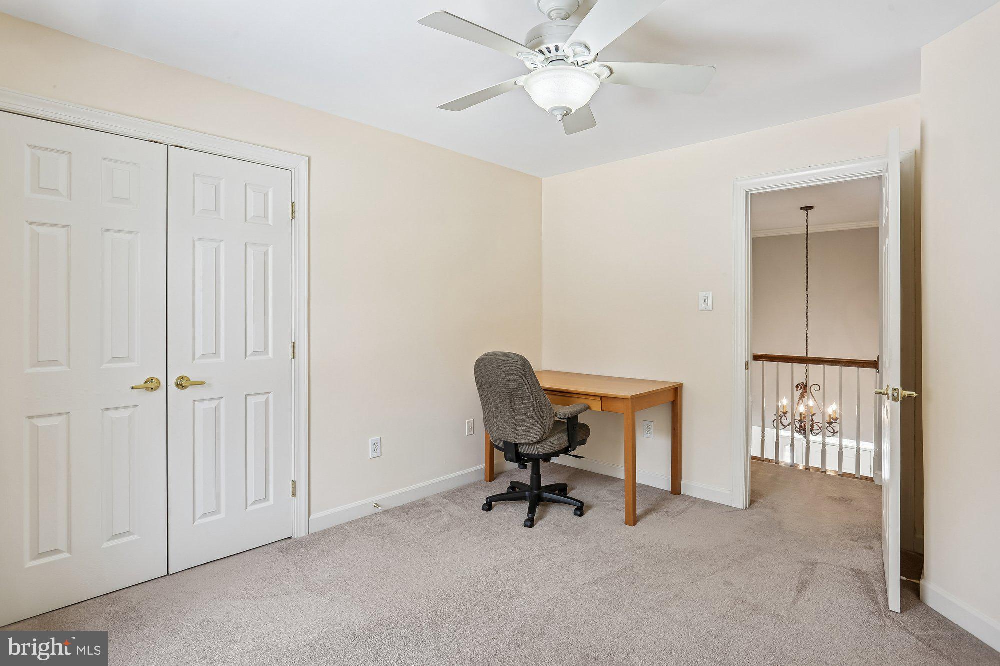 WINDSOR KNOLLS - Residential