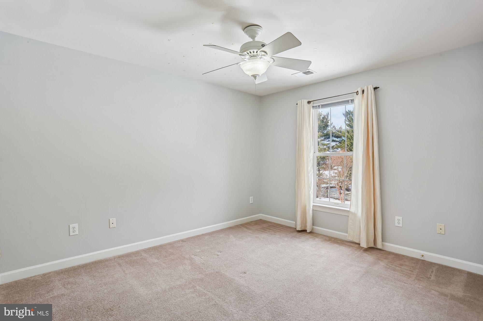 WINDSOR KNOLLS - Residential