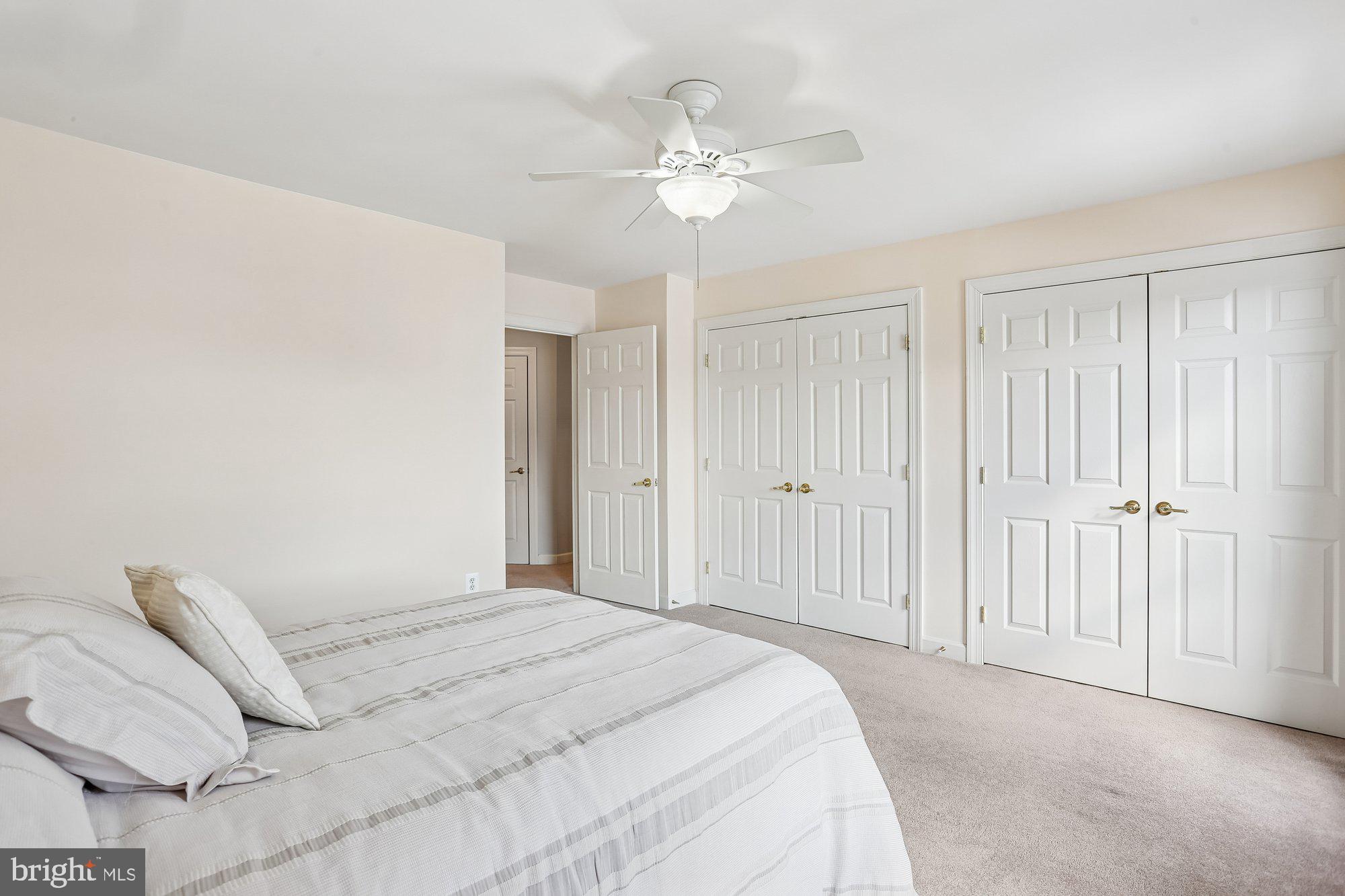 WINDSOR KNOLLS - Residential