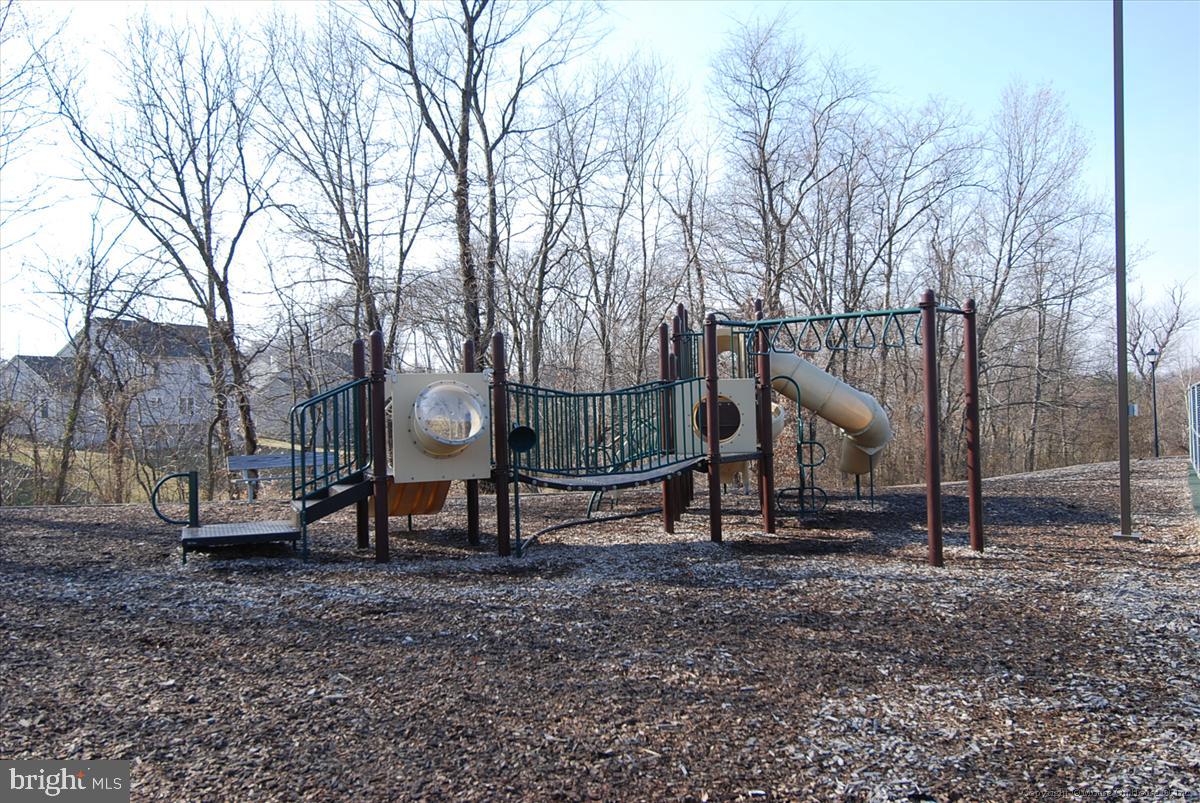 WINDSOR KNOLLS - Residential