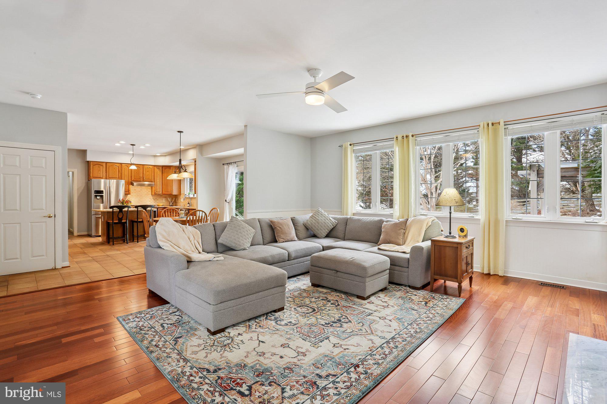 WINDSOR KNOLLS - Residential