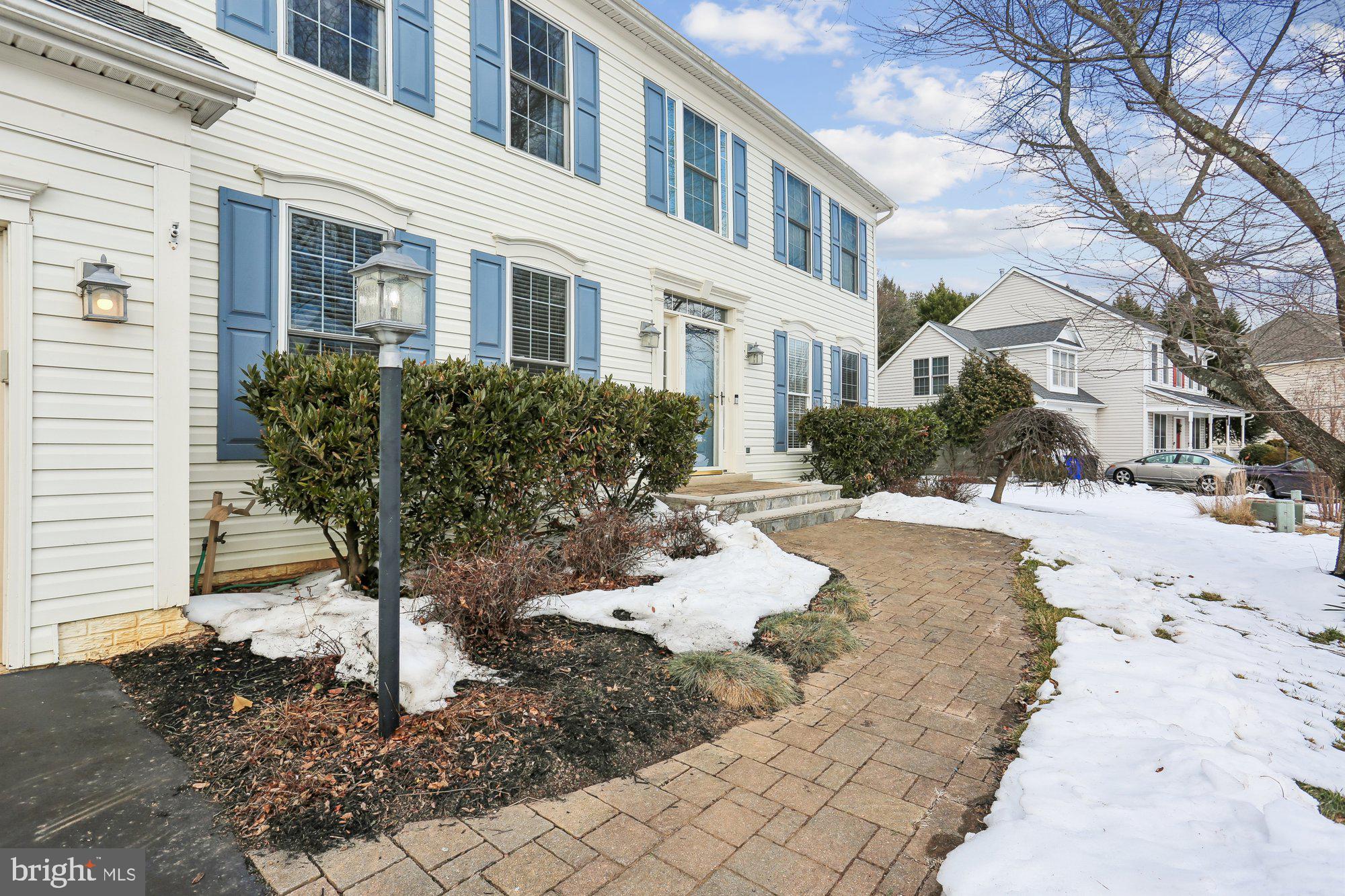 WINDSOR KNOLLS - Residential