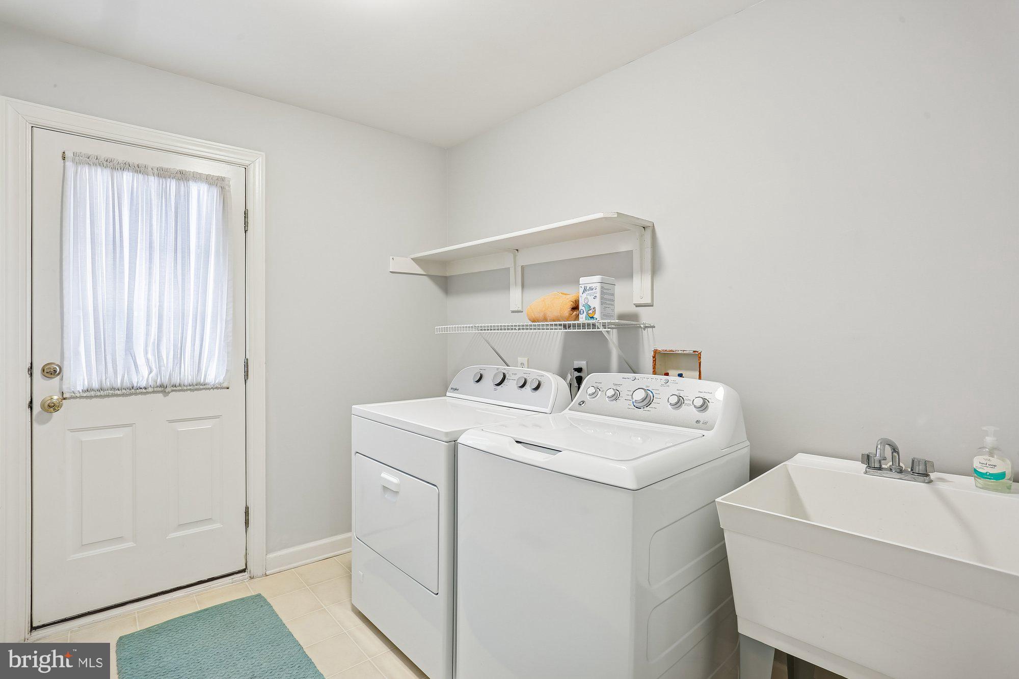 WINDSOR KNOLLS - Residential