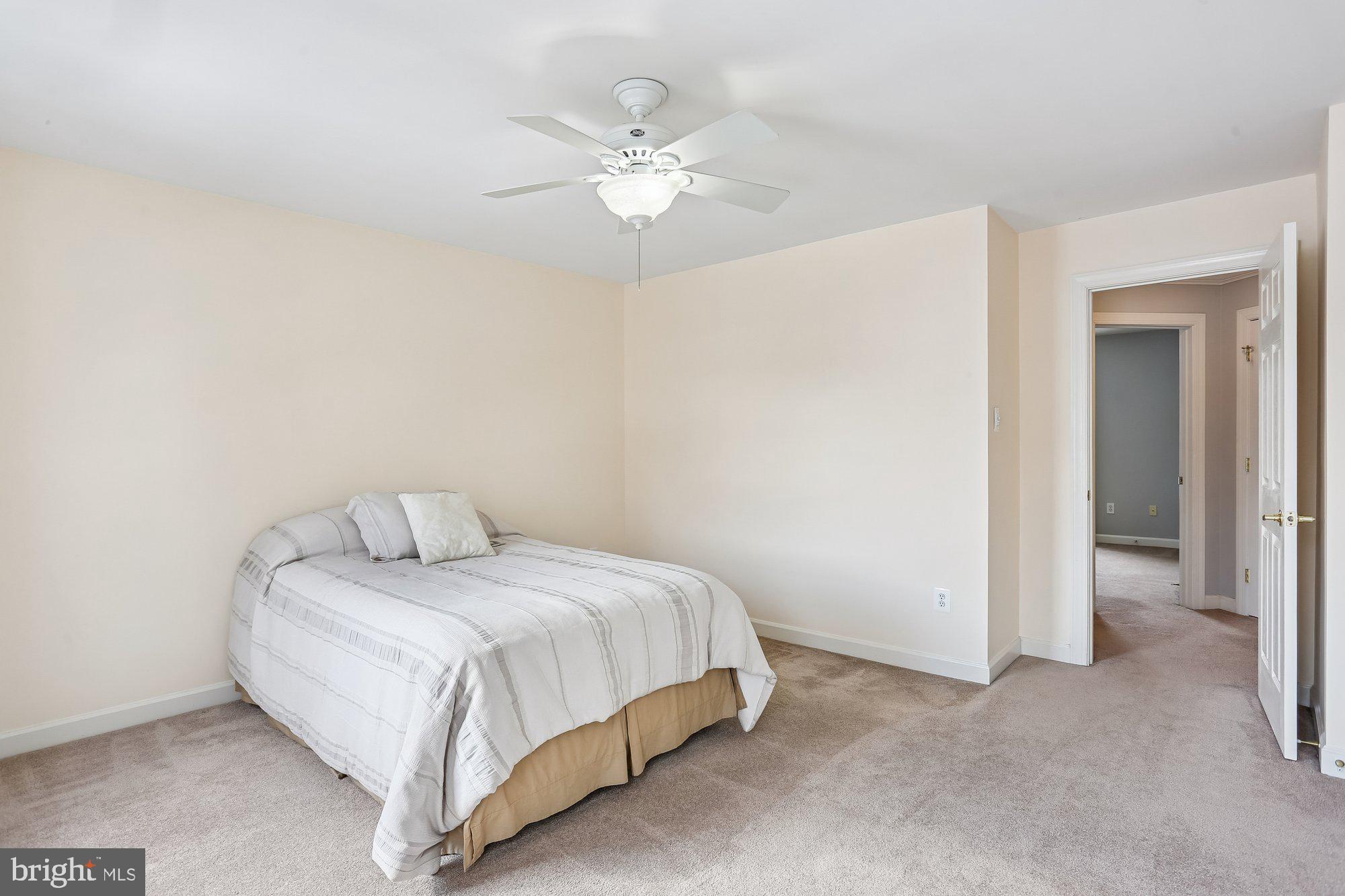 WINDSOR KNOLLS - Residential