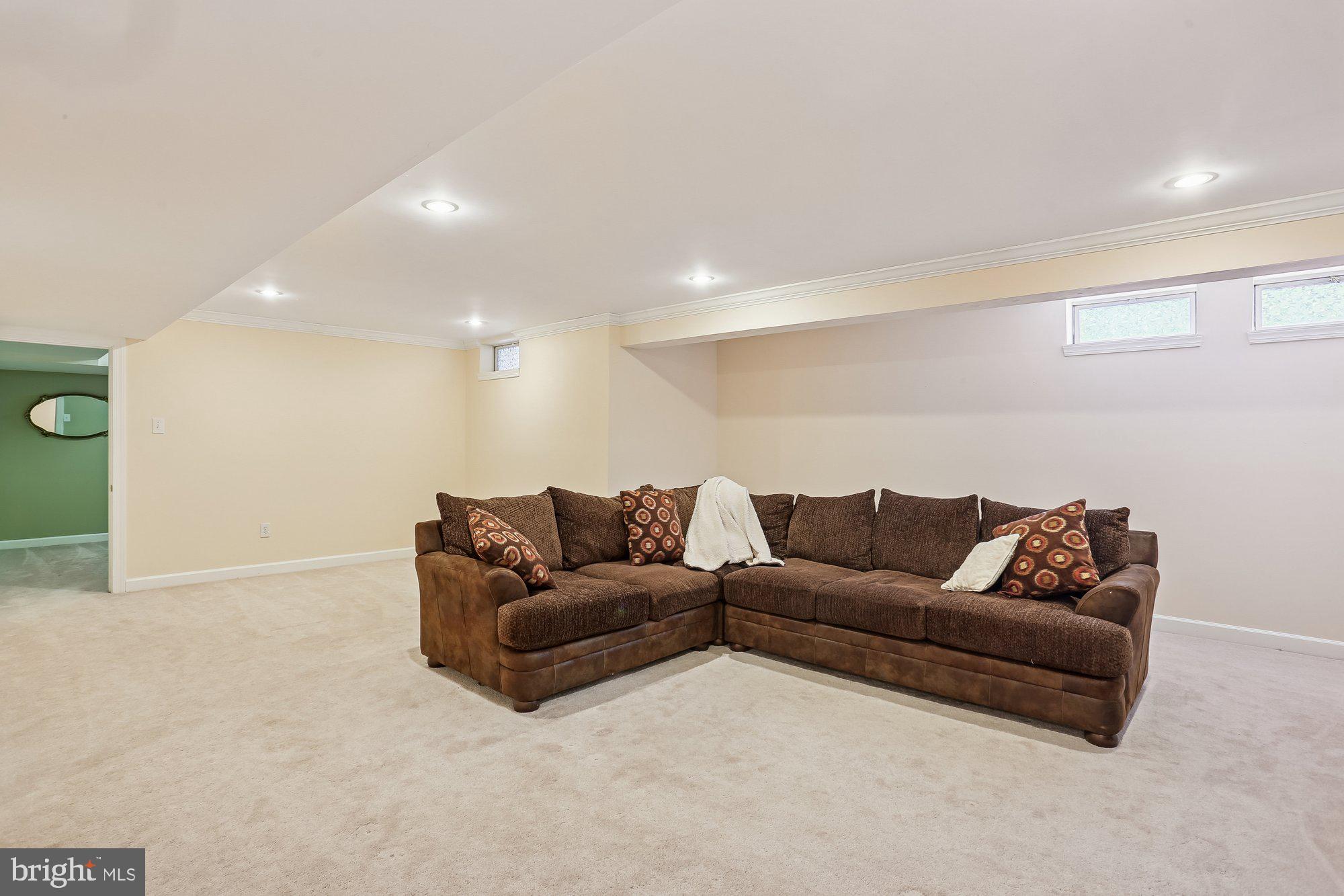 WINDSOR KNOLLS - Residential