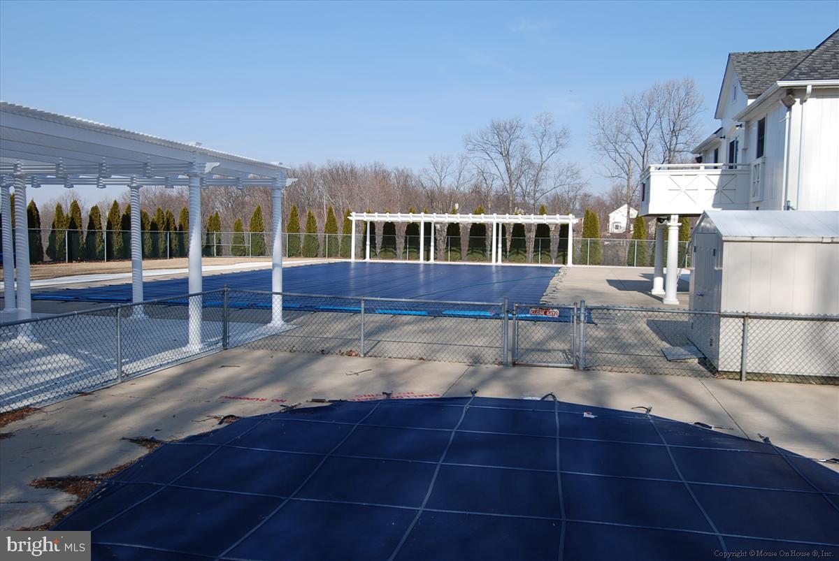 WINDSOR KNOLLS - Residential