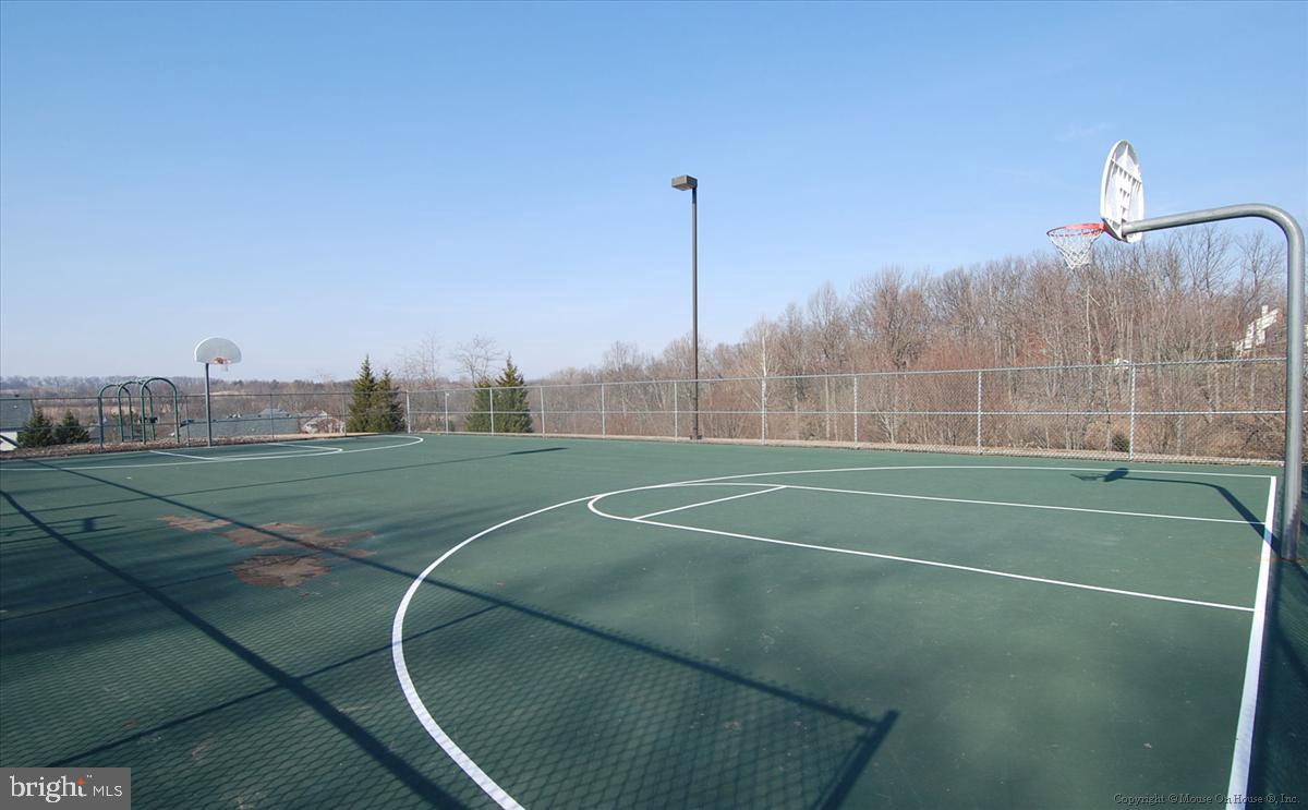 WINDSOR KNOLLS - Residential