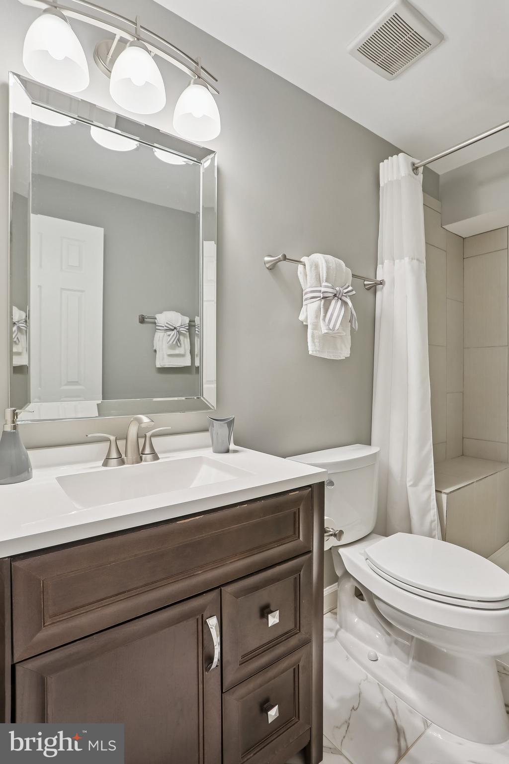 WINDSOR KNOLLS - Residential