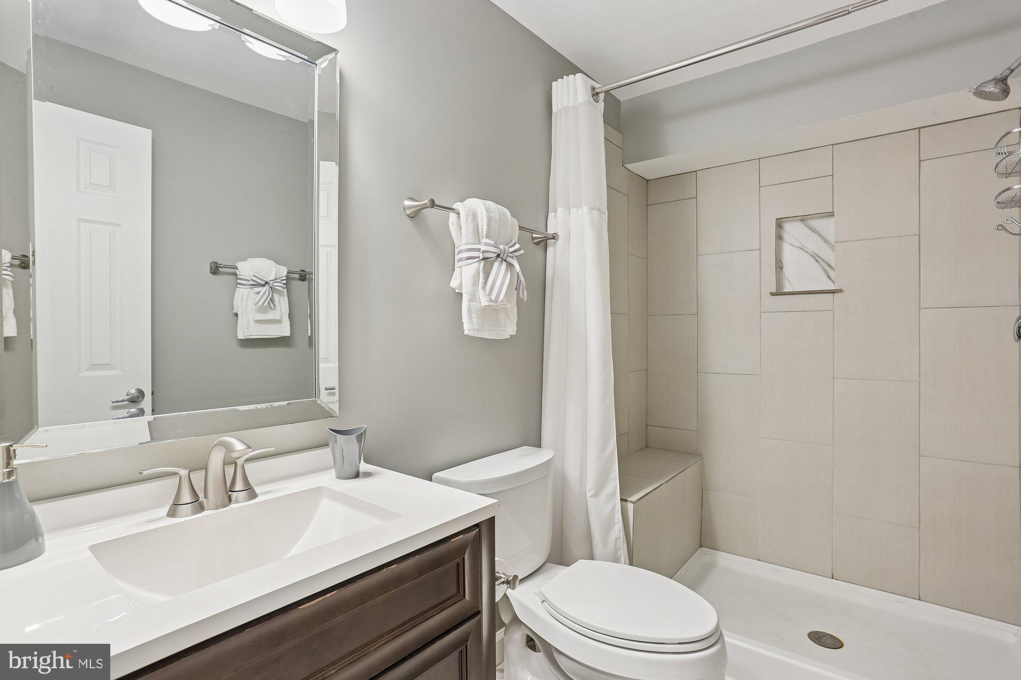 WINDSOR KNOLLS - Residential