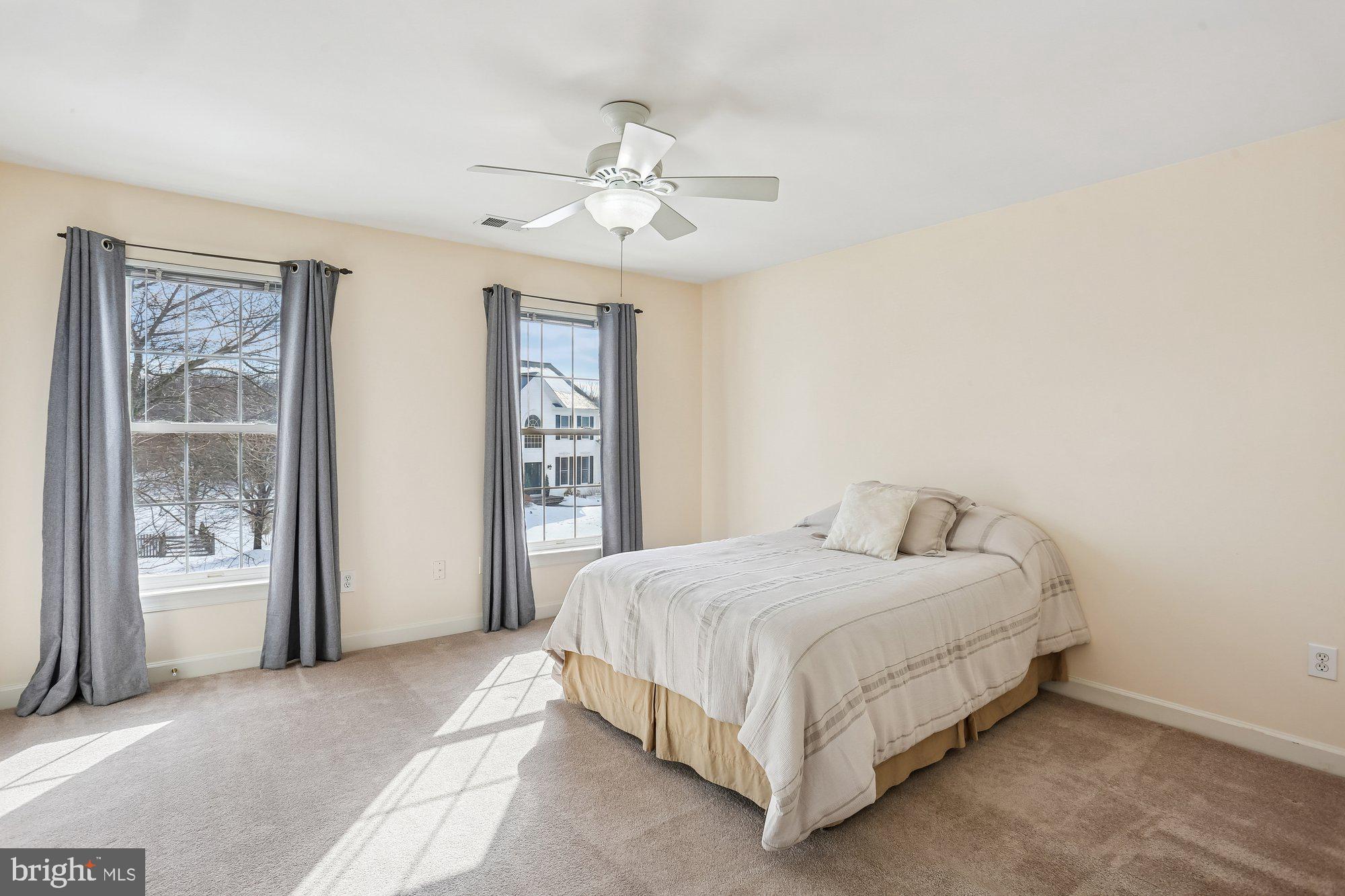 WINDSOR KNOLLS - Residential