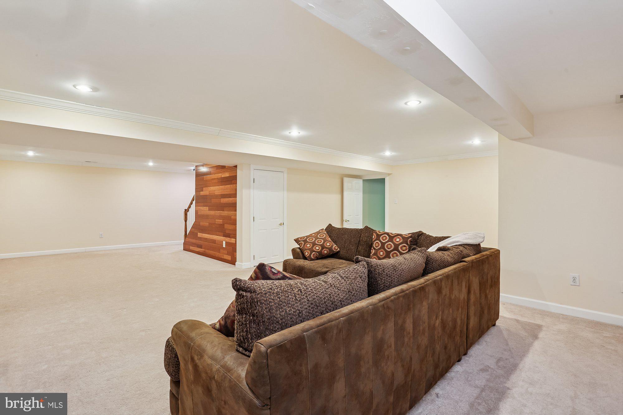 WINDSOR KNOLLS - Residential