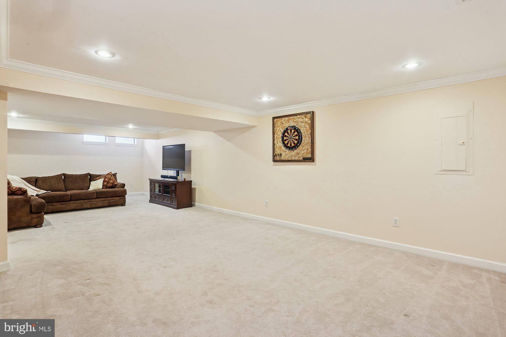 WINDSOR KNOLLS - Residential