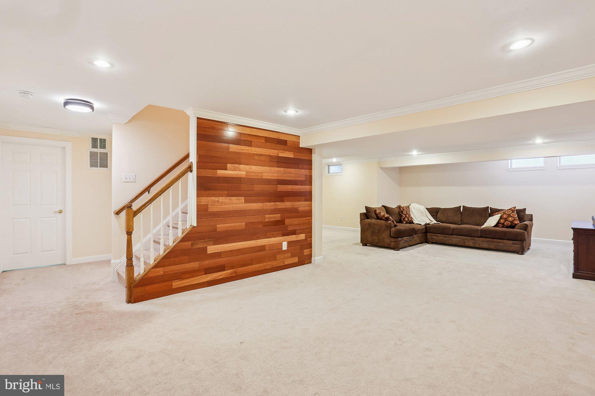 WINDSOR KNOLLS - Residential