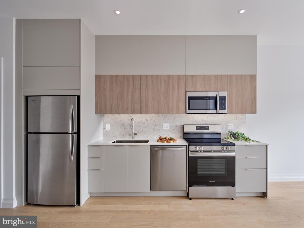 Photo of 815 Poplar Street Ct #3 BR A, PHILADELPHIA, PA 19123 (MLS # PAPH2599006)