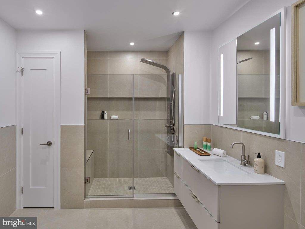 Photo of 815 Poplar Street Ct #3 BR A, PHILADELPHIA, PA 19123 (MLS # PAPH2599006)