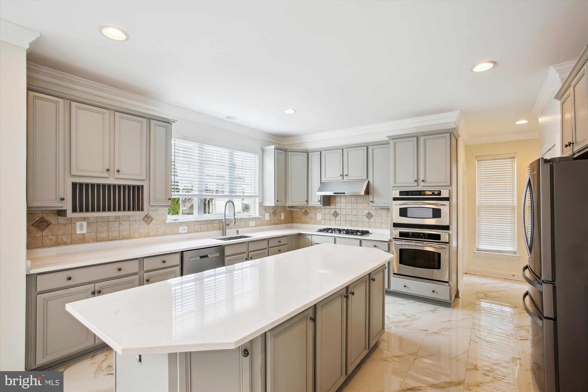 PARKWAY WEST - Residential Lease