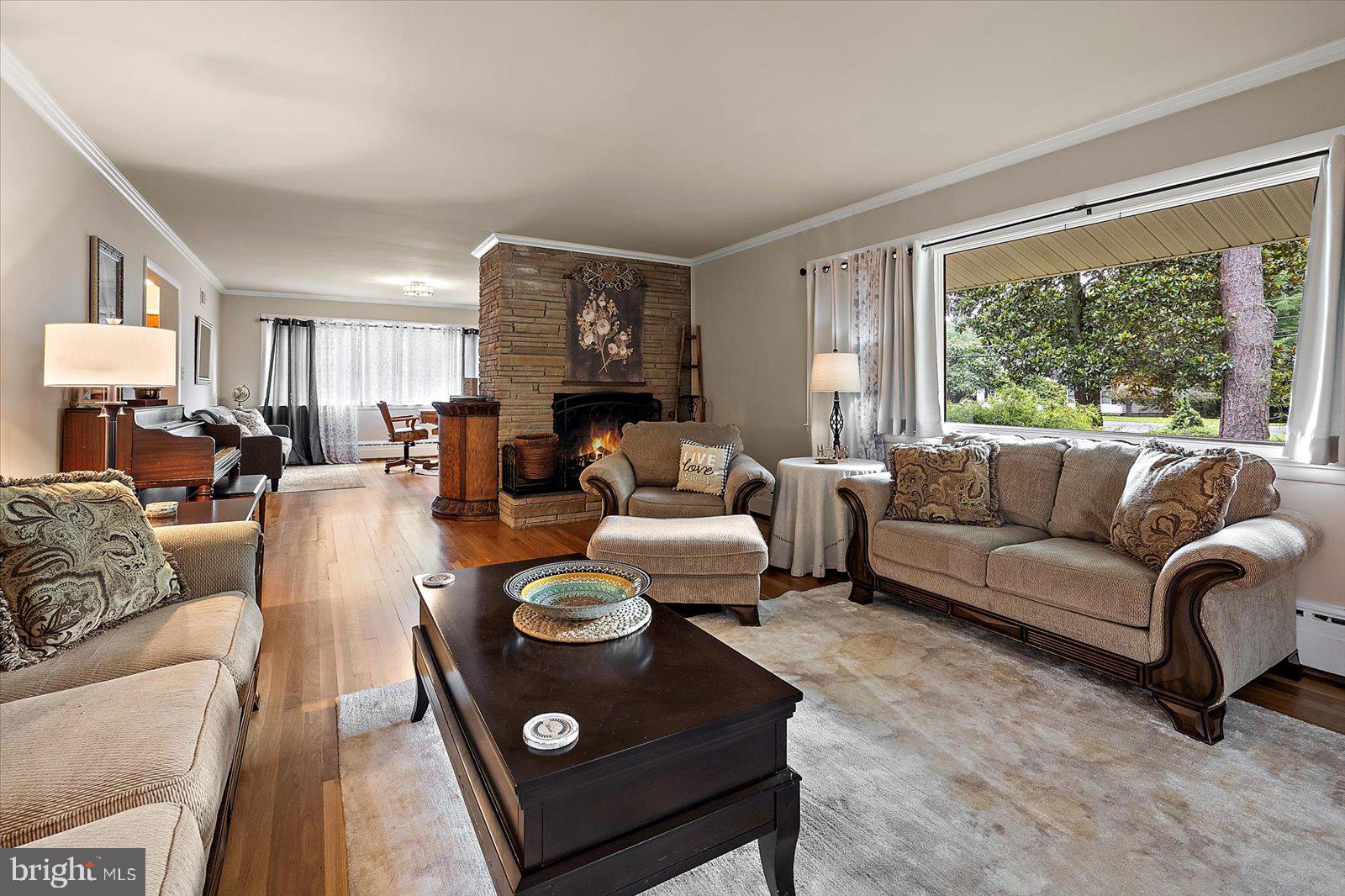 1137 RIVERSIDE DRIVE