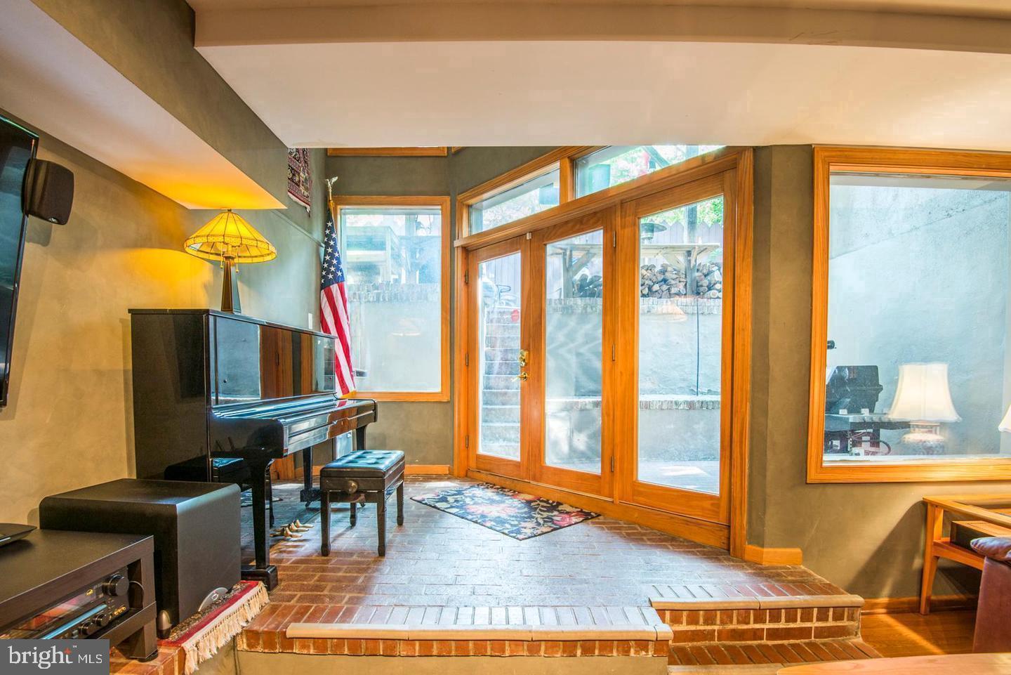 HAWTHORNE - Residential Lease