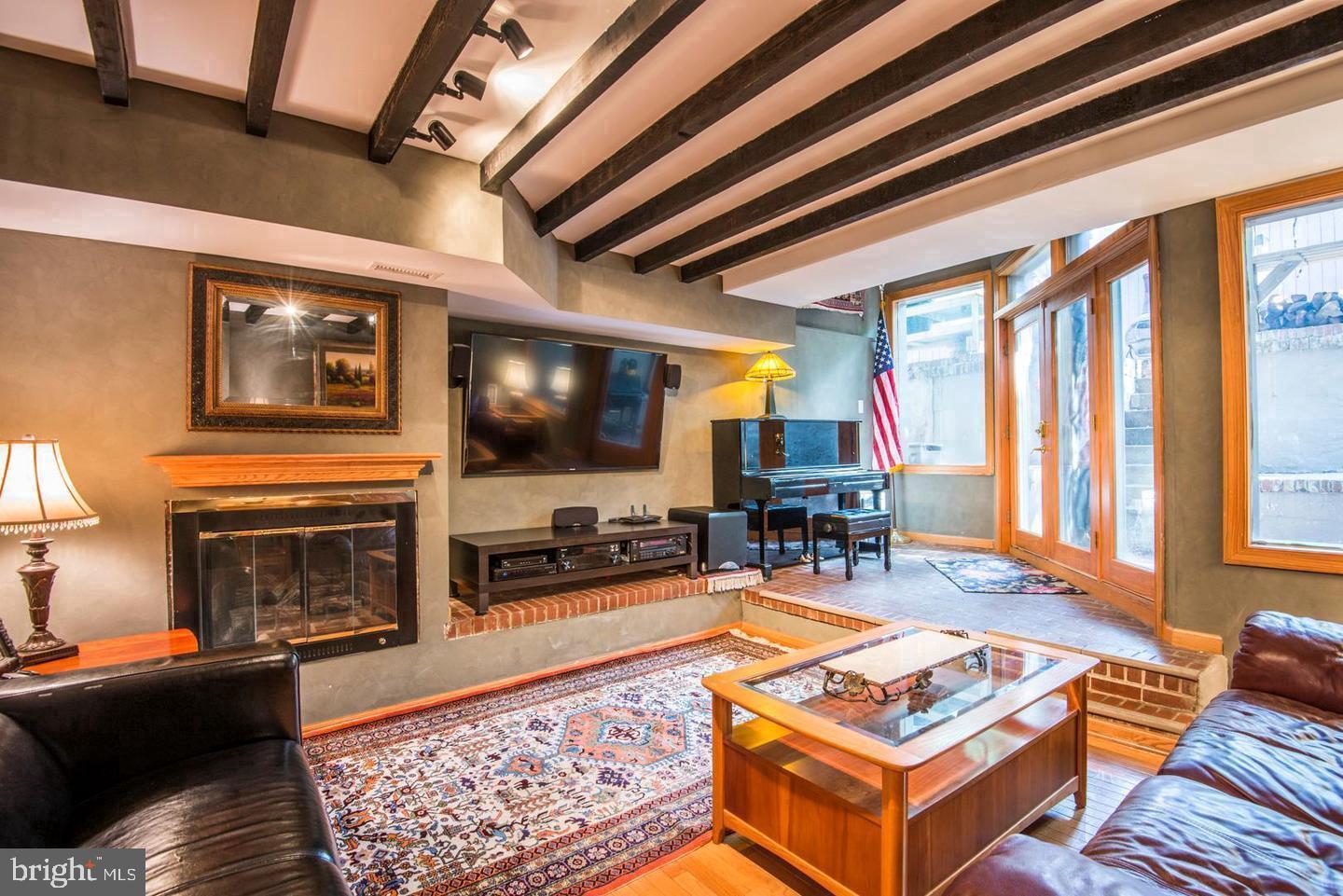 HAWTHORNE - Residential Lease