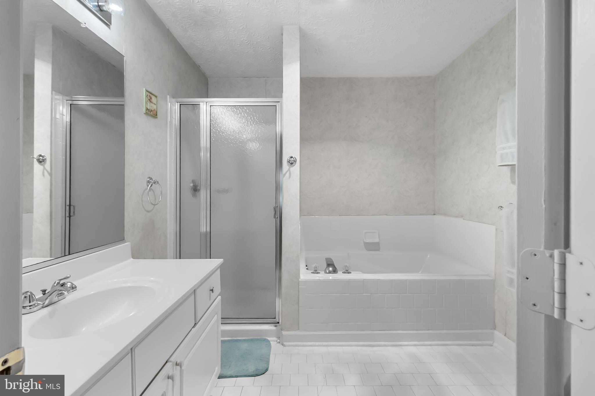 ADMIRAL REACH AT HARBOUR GATES - Residential