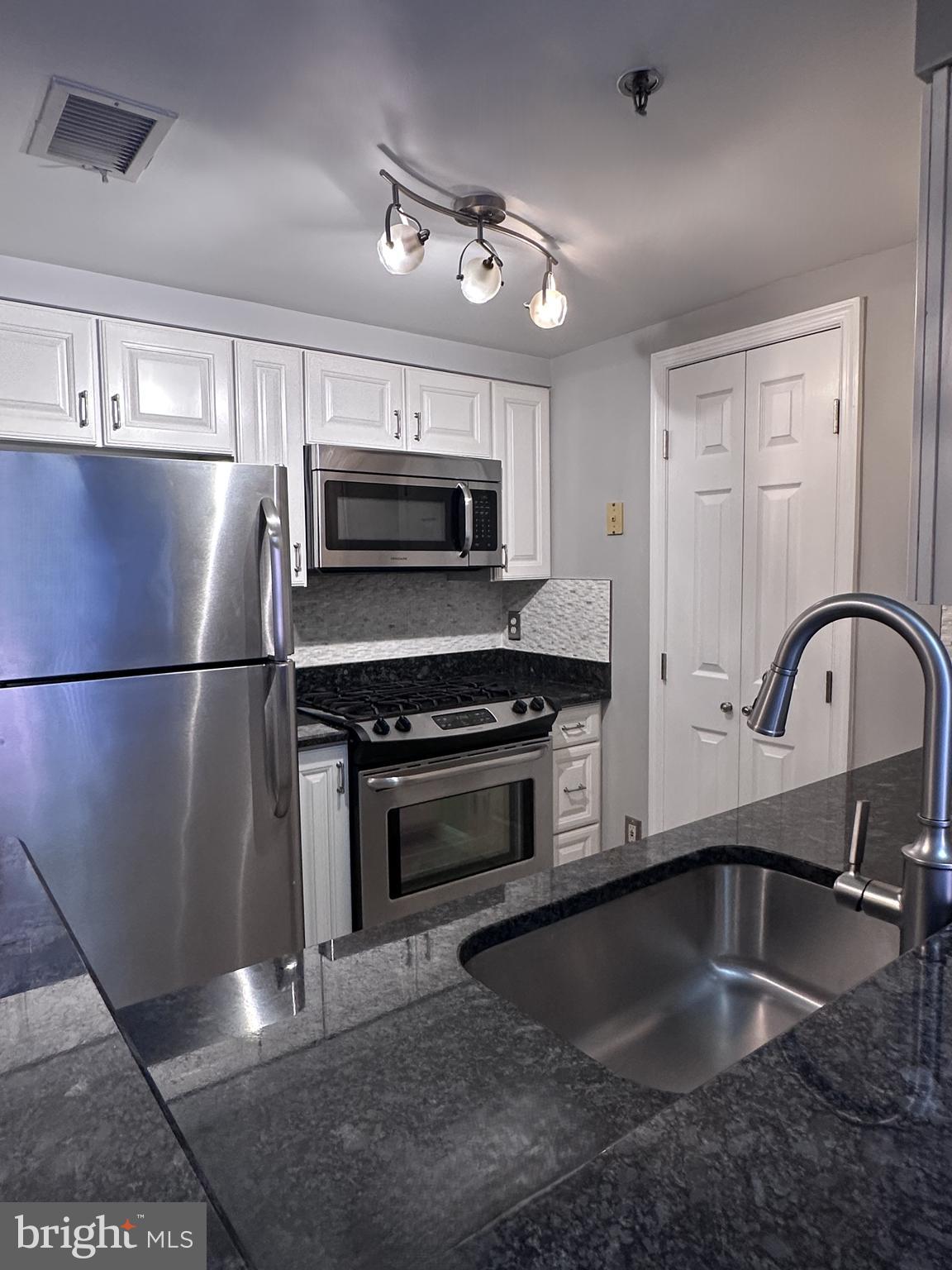 THE CHRISTOPHER - Residential Lease